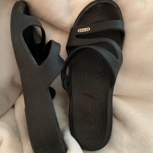 croc sandals wide width